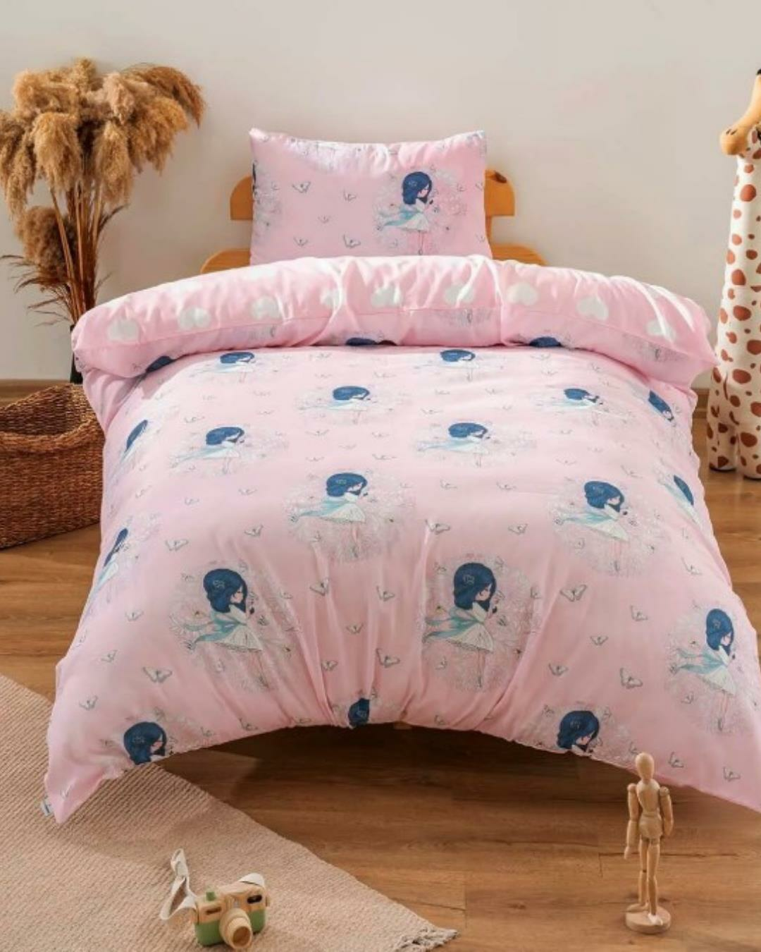 Kurdeleli Kız Çift Taraflı Çocuk Nevresim Takımı 160x220 cm