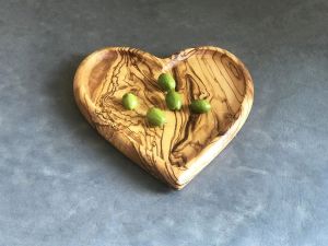 Zethome Zeytin Ağacı Ahşap Kalp Servis Tabağı 24 CM